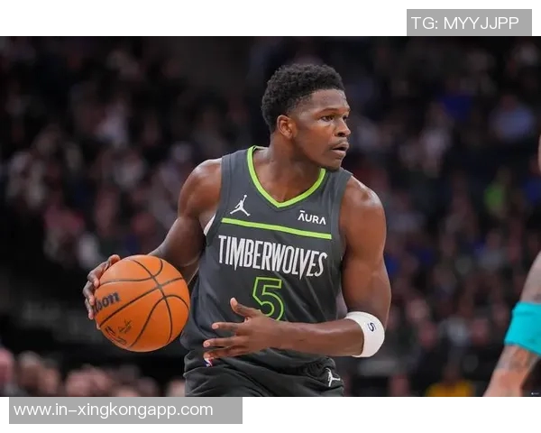 爱德华兹单节狂砍19分太阳全队仅得19分显差距