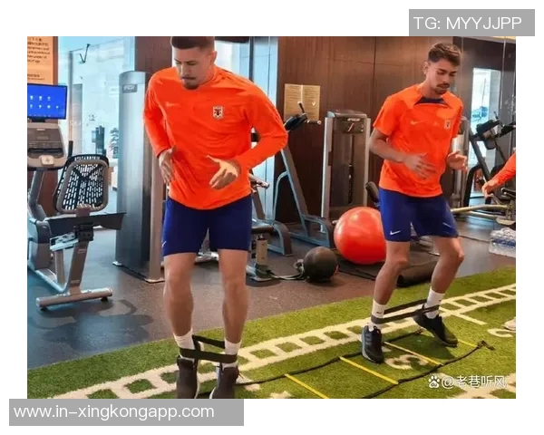 短暂休息时刻马德鲁加与克雷桑同框展现最高竞技水平